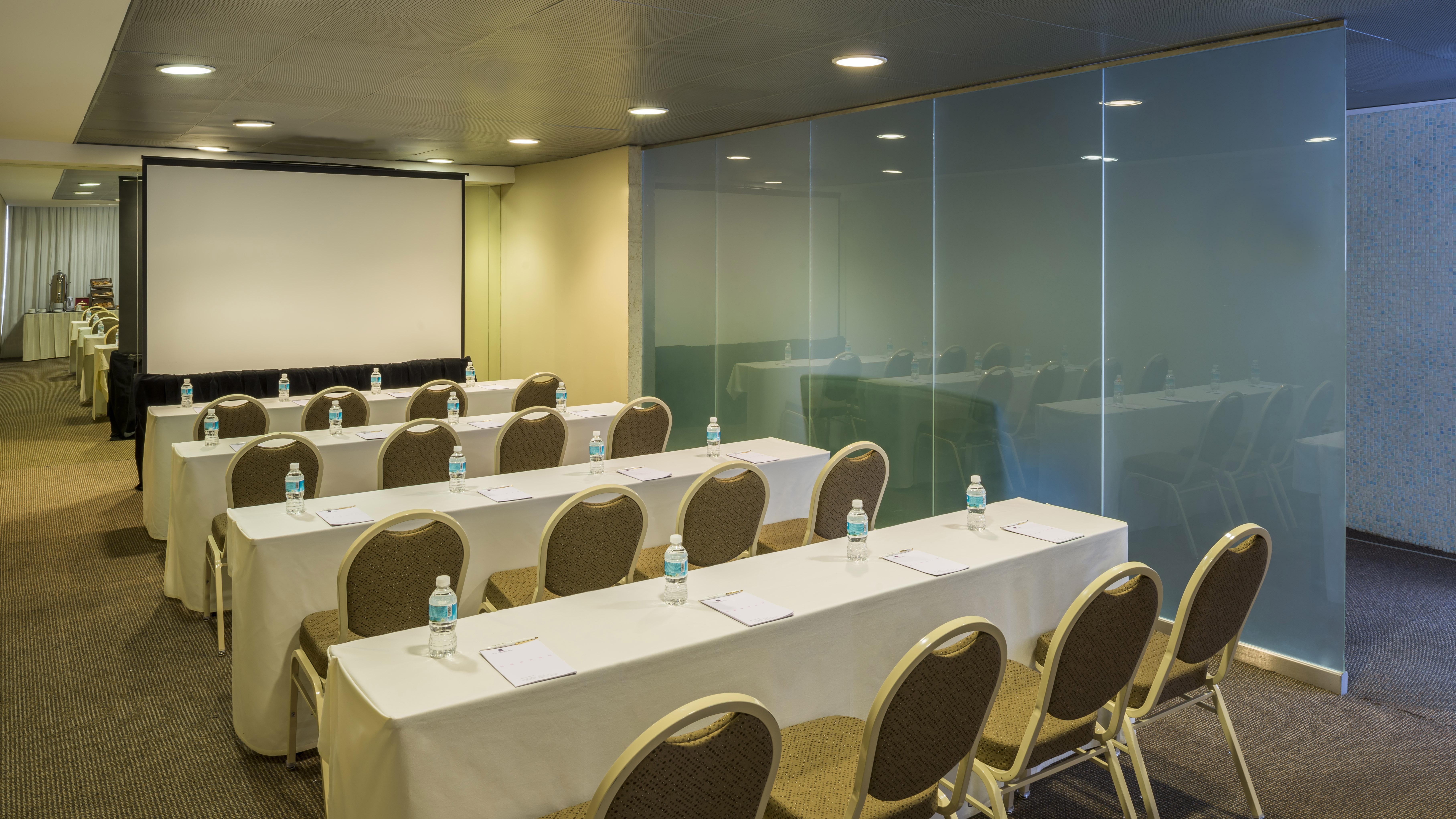 카미노 레알 산타페 호텔 멕시코 시 외부 사진 A typical classroom layout