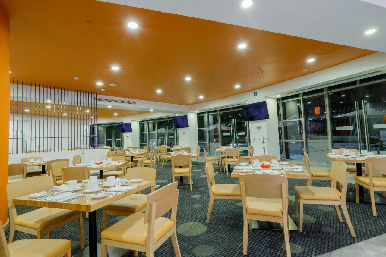 카미노 레알 산타페 호텔 멕시코 시 외부 사진 The interior of the lounge