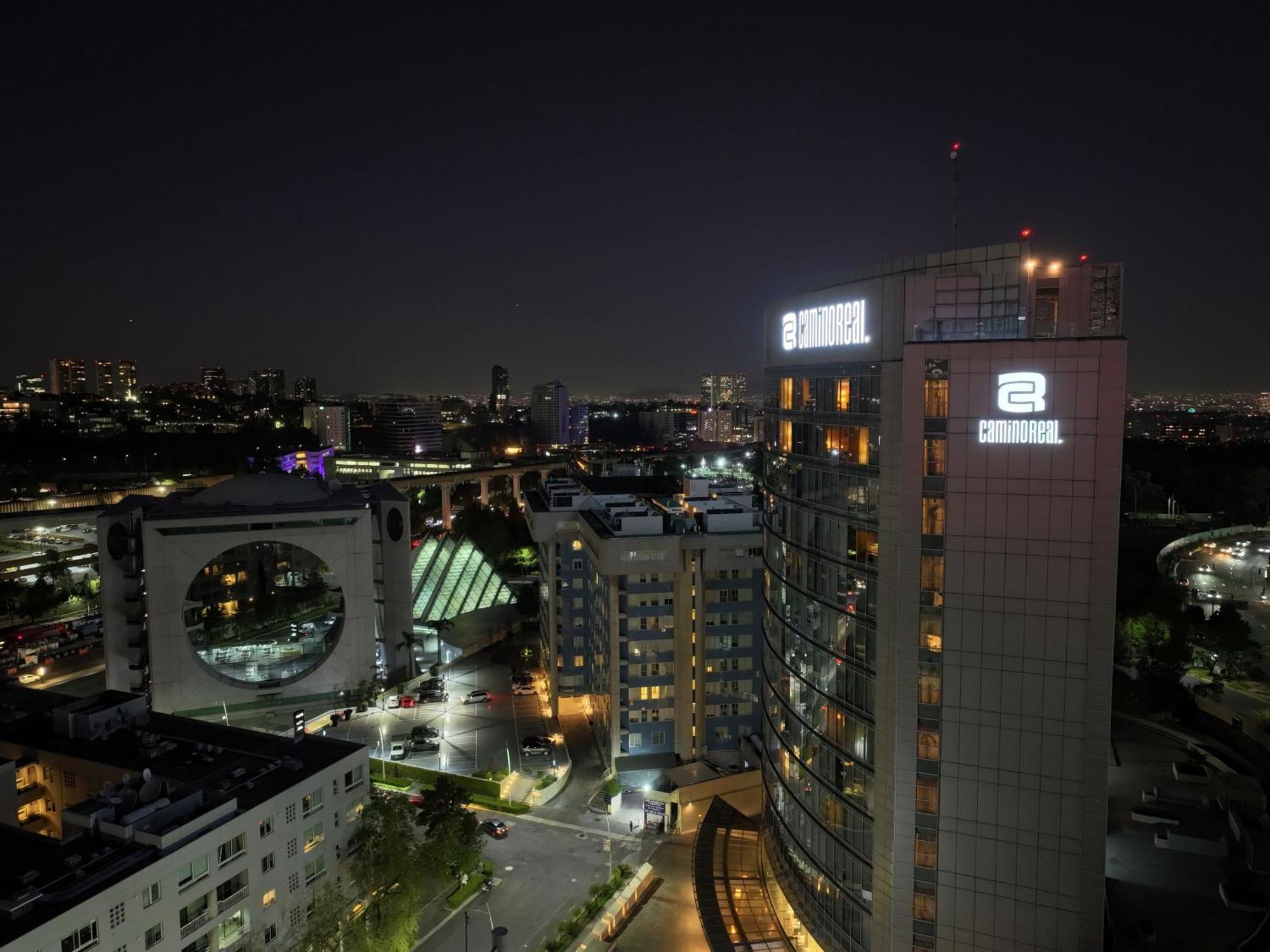 카미노 레알 산타페 호텔 멕시코 시 외부 사진 View of the complex at night
